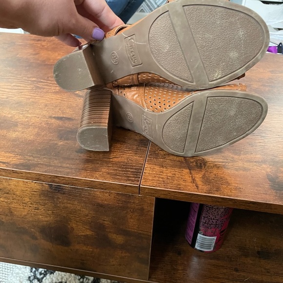 Women's Tan Peep-Toe Ankle Boots - Picture 4 of 4